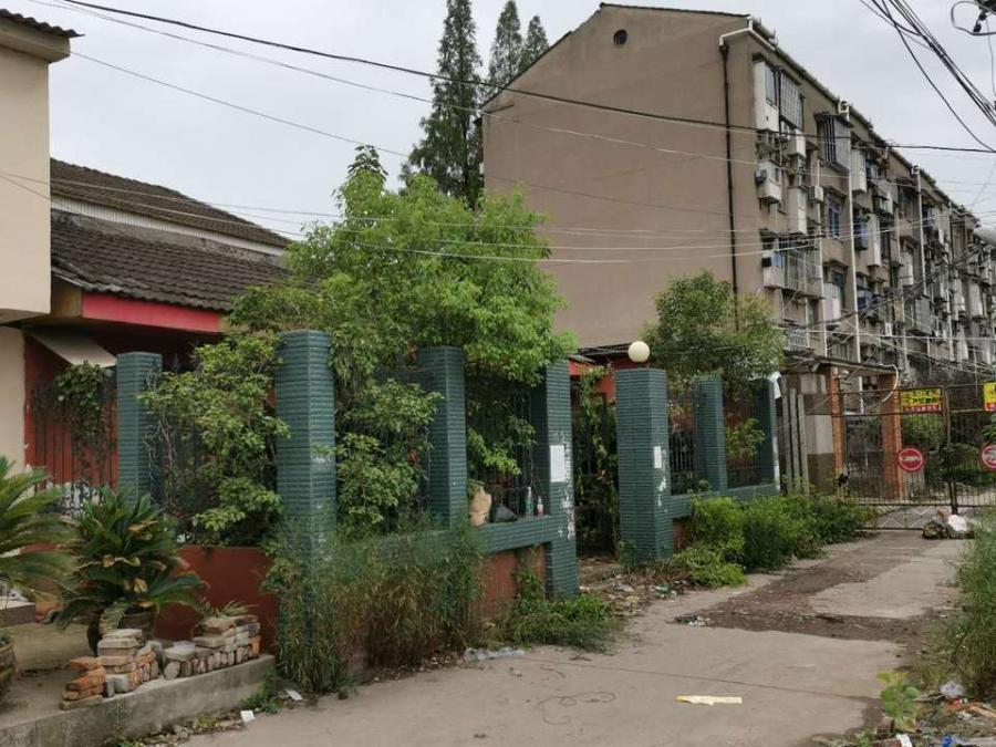 荊州市荊州城南開發(fā)區(qū)西堤街南側(cè)御河村二組房地產(chǎn)