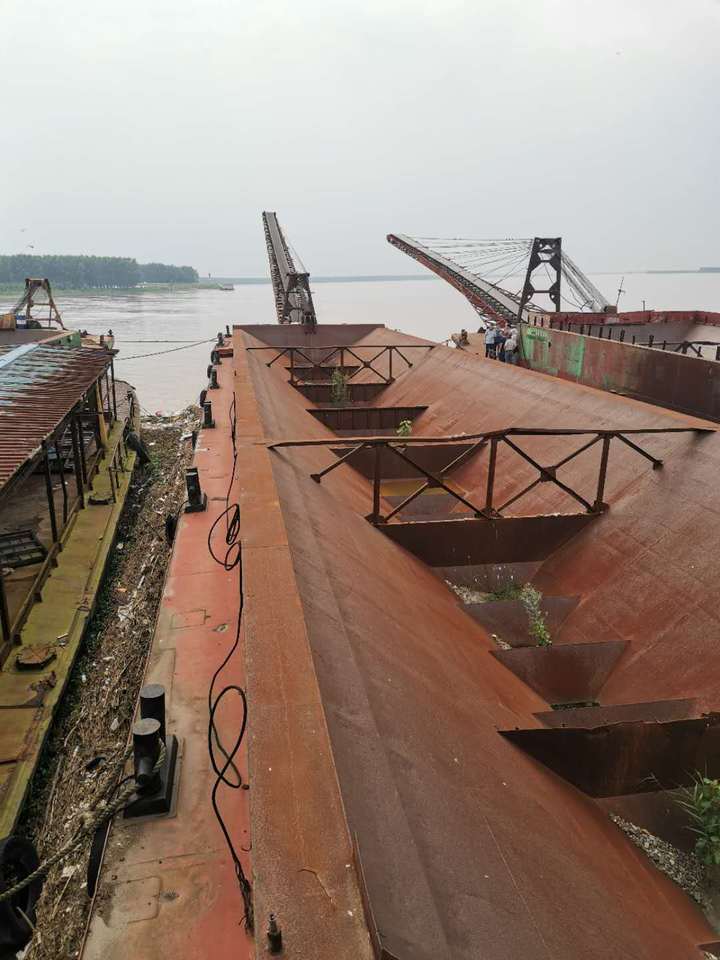 “荊航266”號自卸砂船(圖2)