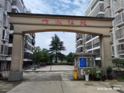 松滋市楊林市鎮(zhèn)興家桂苑小區(qū)內(nèi)54間車庫及6間老年房（層高均不超過2.2米），建筑面積共計(jì)811.38㎡，整體打包拍賣